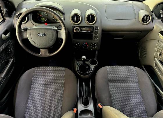 FORD FIESTA 1.0 MPI PERSONNALITÉ 8V GASOLINA 4P MANUAL FORD FIESTA 1.0 MPI PERSONNALITÉ 8V GASOLINA 4P MANUAL